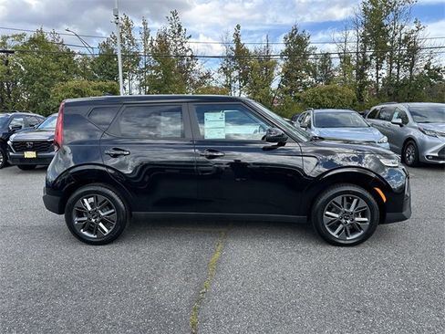Used 2020 Kia Soul EX image 3