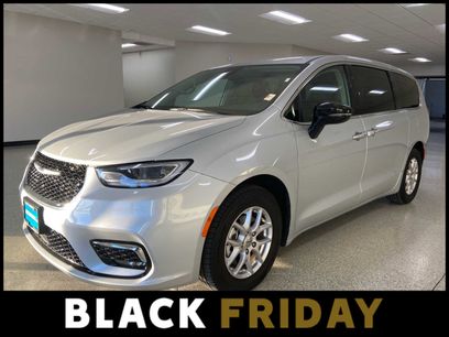 Used 2024 Chrysler Pacifica Touring-L