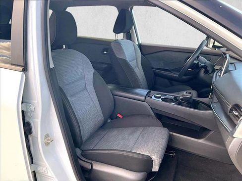 Used 2023 Nissan Rogue SV image 9