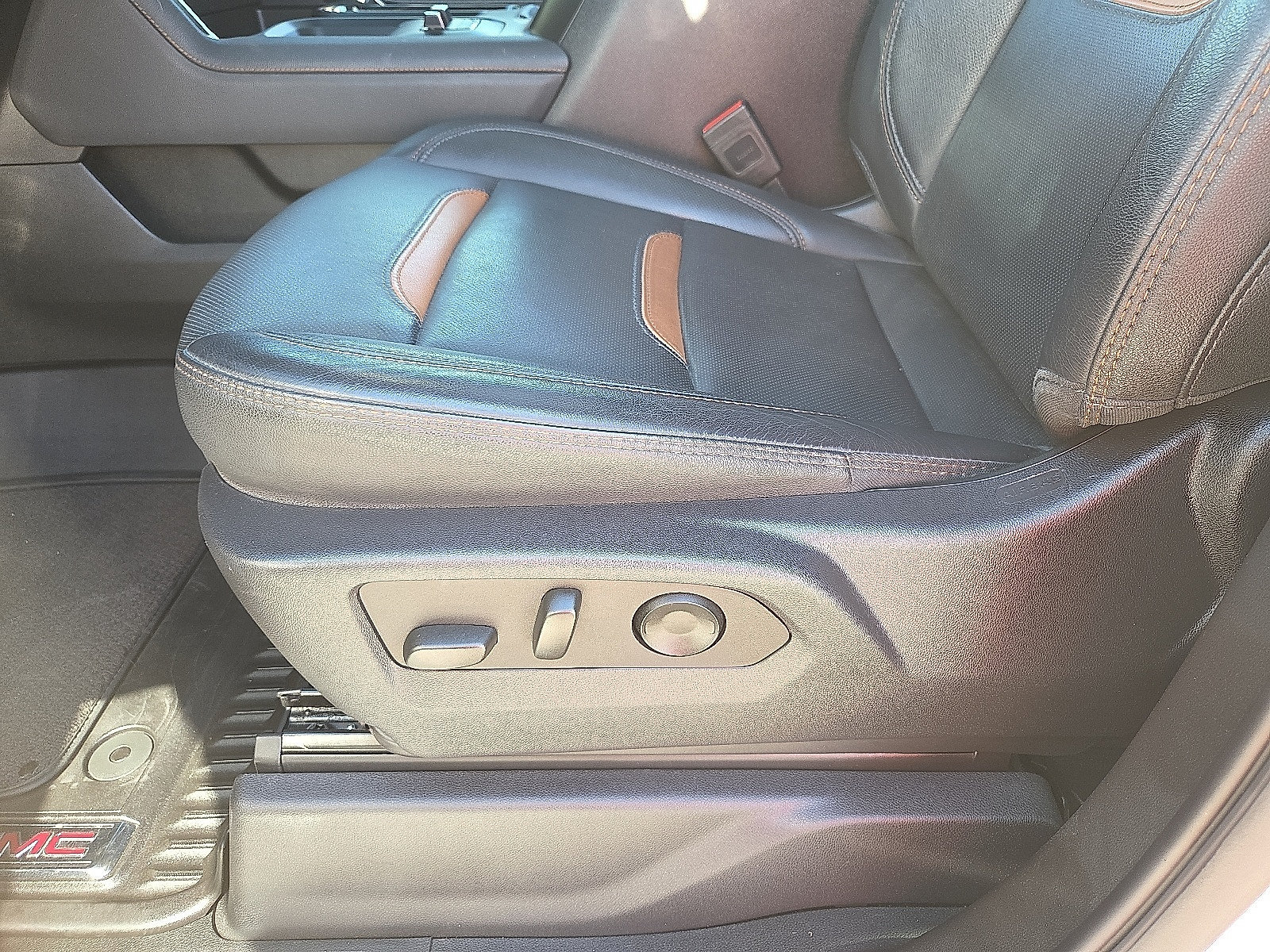 Used 2024 GMC Sierra 2500 AT4 w/ AT4 Premium Plus Package AWD/4WD image 21
