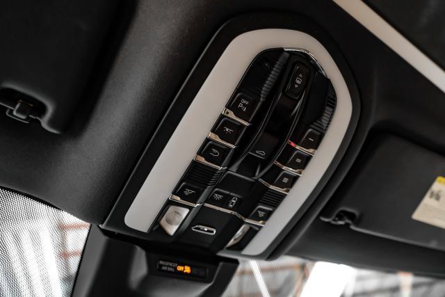 Used 2022 Porsche Macan S AWD/4WD image 37