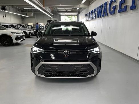 New 2025 Volkswagen Taos SE w/ Panoramic Sunroof Package AWD/4WD image 6