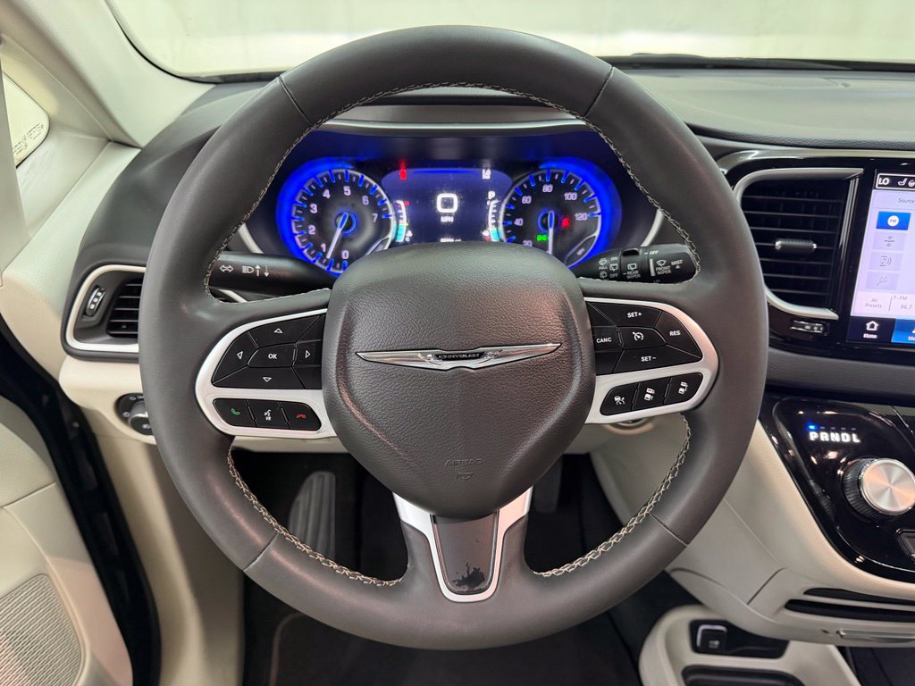 Used 2024 Chrysler Pacifica Touring-L FWD image 23