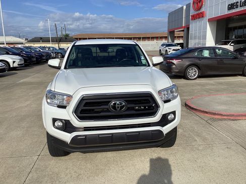 Used 2023 Toyota Tacoma SR5 w/ Technology Package AWD/4WD image 2