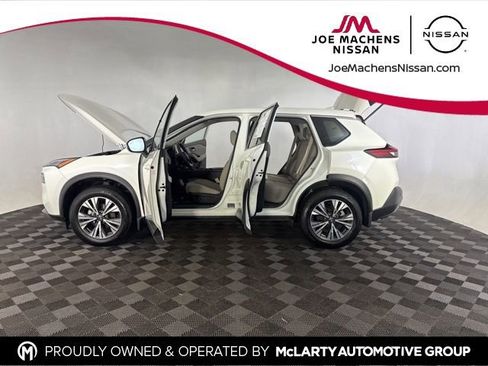 Used 2023 Nissan Rogue SV image 9