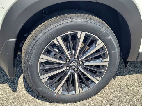 New 2026 Nissan Pathfinder Platinum w/ Cargo Package FWD image 3