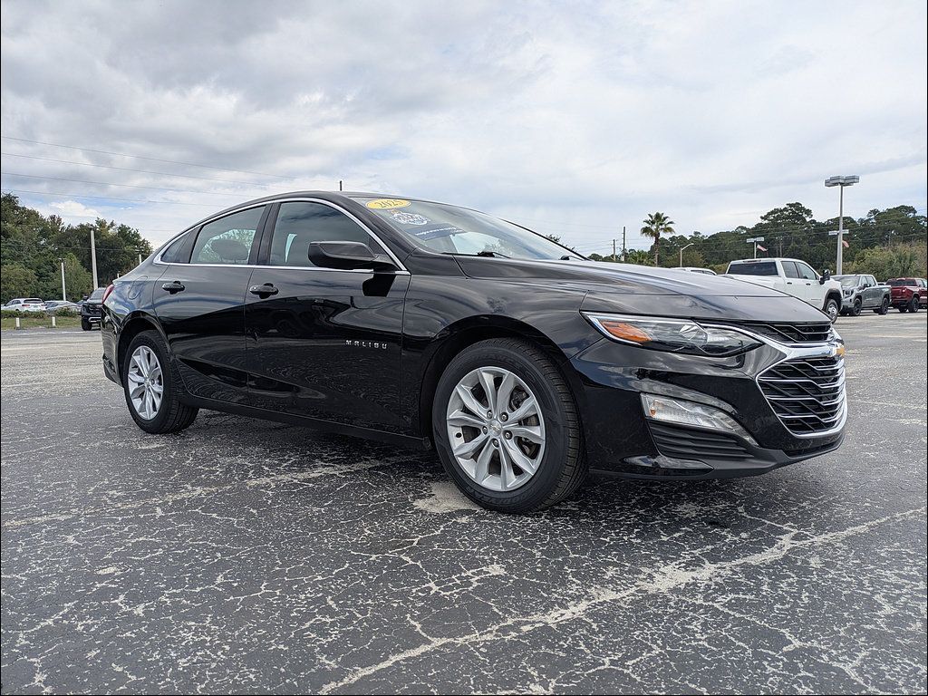 Used 2025 Chevrolet Malibu LT FWD image 3