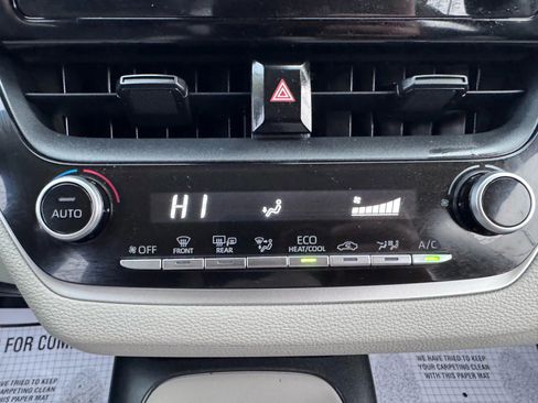 Used 2020 Toyota Corolla LE image 25