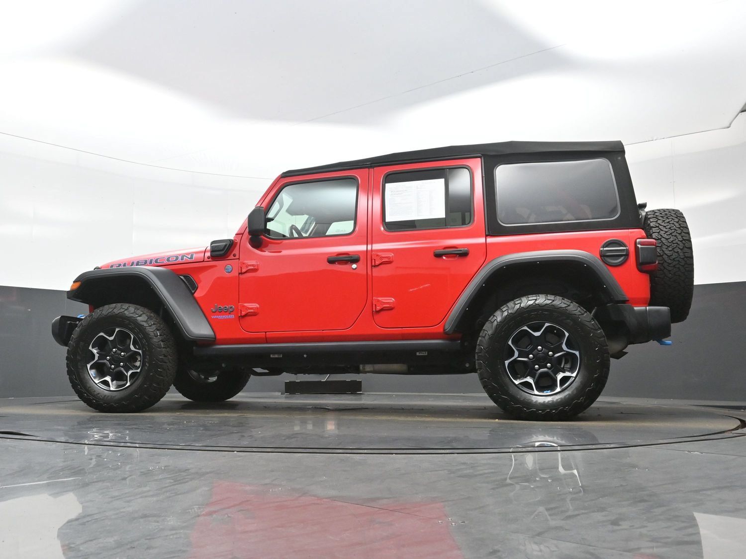 Used 2022 Jeep Wrangler Unlimited Rubicon 4xe w/ Cold Weather Group AWD/4WD image 29