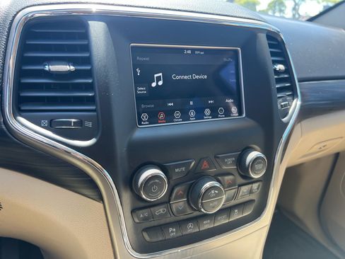 Used 2021 Jeep Grand Cherokee Laredo RWD image 24