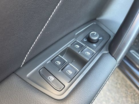 Used 2023 Volkswagen Tiguan SEL R-Line AWD/4WD image 10