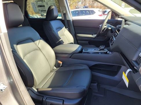 New 2026 Nissan Pathfinder SL image 11
