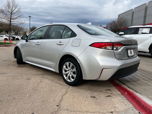 Used 2025 Toyota Corolla LE image 8
