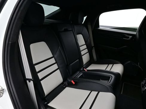 Certified 2023 Porsche Cayenne Turbo GT AWD/4WD image 17