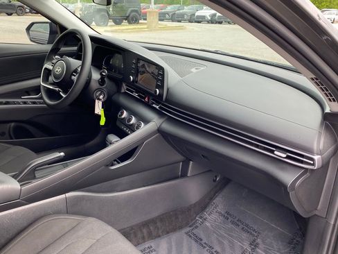 Used 2024 Hyundai Elantra SE FWD image 32