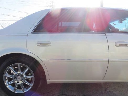 Used 2010 Cadillac DTS Luxury image 21