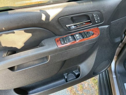 Used 2013 Chevrolet Tahoe LTZ image 16