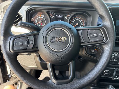 Used 2026 Jeep Wrangler Sport AWD/4WD image 19