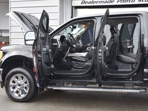 Used 2017 Ford F350 Lariat w/ Chrome Package image 21