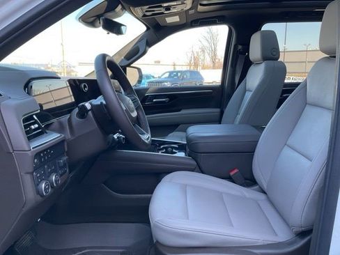 Certified 2025 Chevrolet Suburban Z71 w/ Z71 Off-Road Package image 12