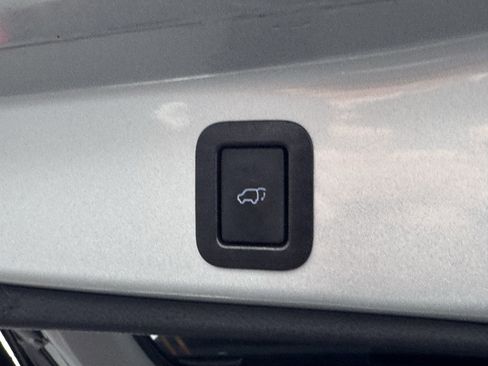 Used 2019 Toyota Highlander Limited image 40