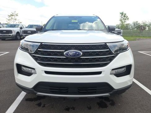Used 2021 Ford Explorer XLT w/ Equipment Group 202A AWD/4WD image 3