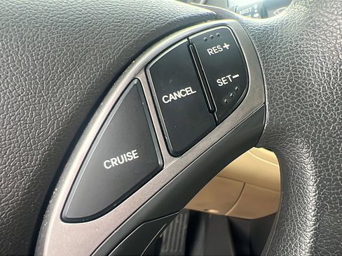 Used 2013 Hyundai Elantra GLS w/ Preferred Pkg image 12