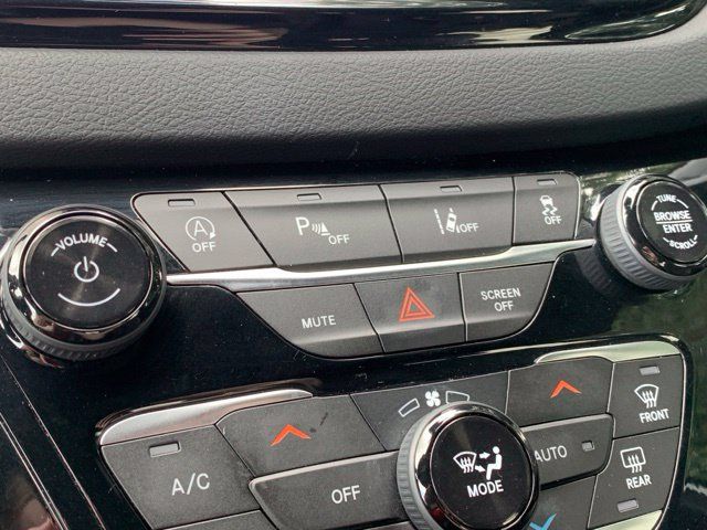 Used 2025 Chrysler Pacifica Select FWD image 20
