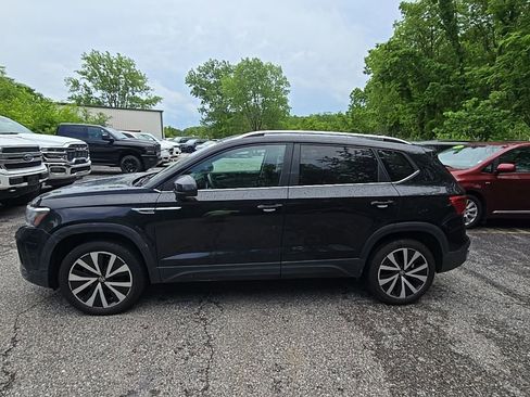 Used 2024 Volkswagen Taos SE FWD image 3