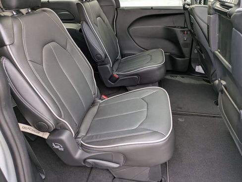New 2026 Chrysler Pacifica Limited AWD/4WD image 31