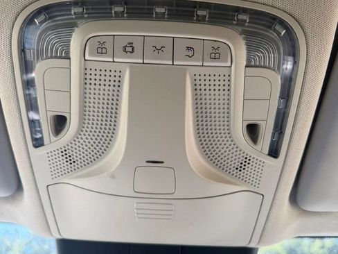 Used 2019 Mercedes-Benz Metris Passenger image 24