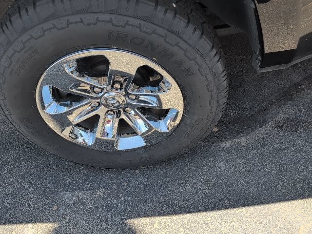 Used 2024 RAM 1500 Laramie AWD/4WD image 14