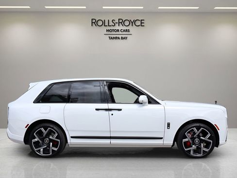 New 2026 Rolls-Royce Cullinan Black Badge image 6