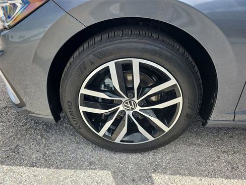 New 2026 Volkswagen Jetta SE FWD image 8