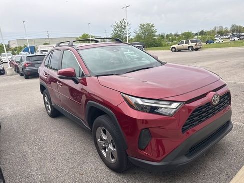 Used 2023 Toyota RAV4 XLE AWD/4WD image 3