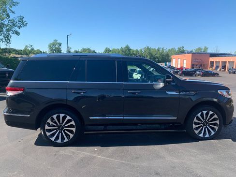 Used 2024 Lincoln Navigator Reserve AWD/4WD image 2