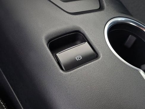 Certified 2025 Ford Mustang Coupe image 32