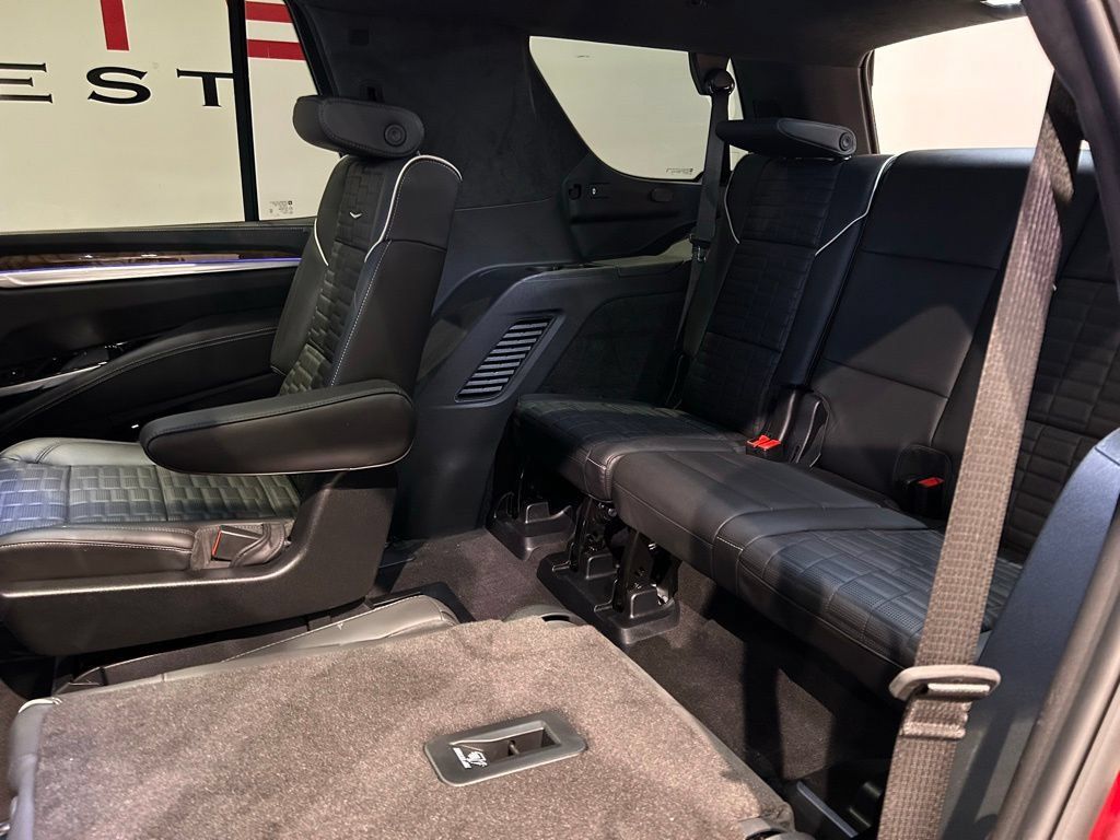 Used 2026 Cadillac Escalade Platinum Sport w/ LPO, ONYX Package AWD/4WD image 34