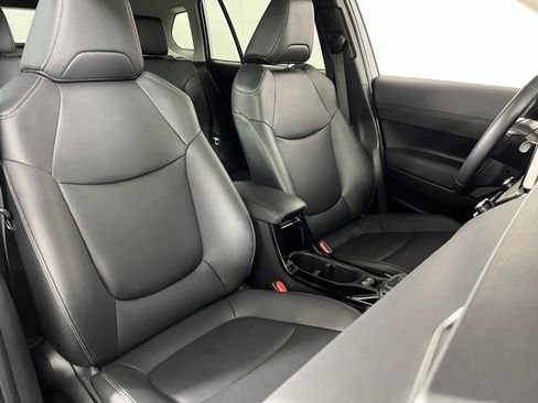 Used 2024 Toyota Corolla Cross XLE w/ Convenience Package AWD/4WD image 39