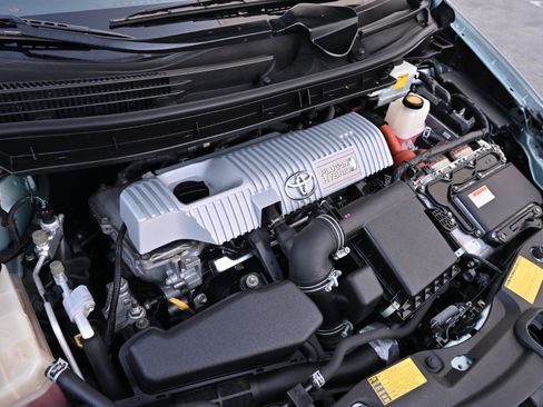 Used 2014 Toyota Prius Prime Plug-In Hybrid FWD image 30