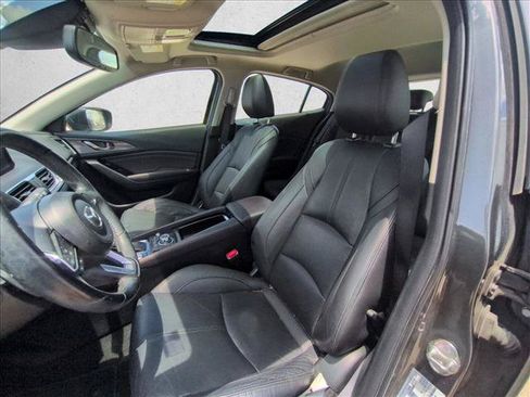 Used 2018 MAZDA MAZDA3 Grand Touring w/ Premium Equipment Package FWD image 15
