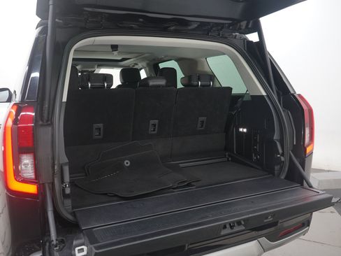 Used 2025 Ford Expedition Platinum AWD/4WD image 11
