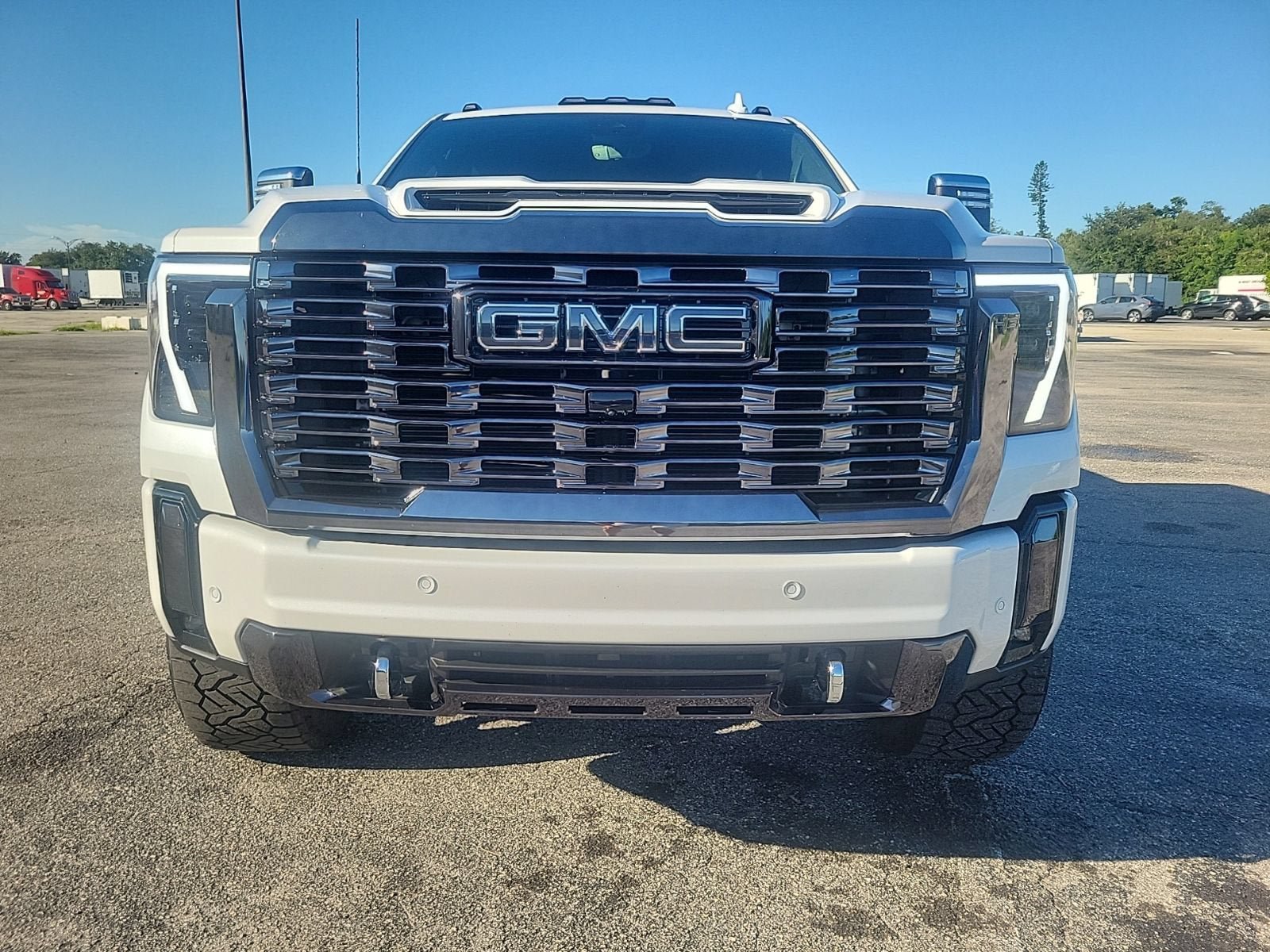Used 2024 GMC Sierra 2500 Denali Ultimate AWD/4WD image 4