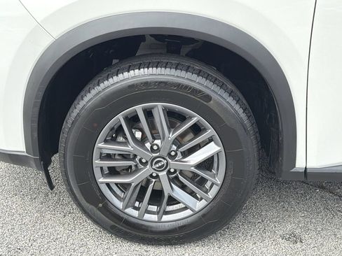 Used 2024 Nissan Rogue S AWD/4WD image 31