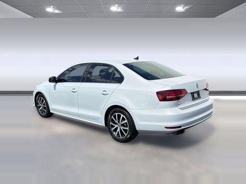 Used 2017 Volkswagen Jetta SE FWD image 3