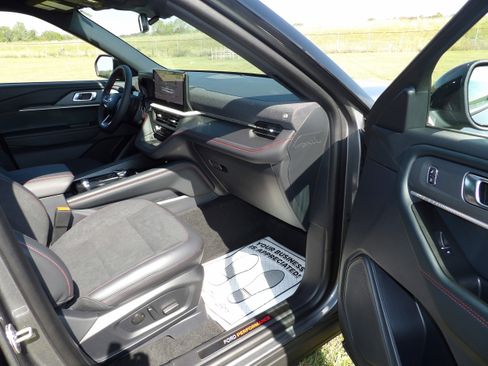 New 2025 Ford Explorer ST image 35