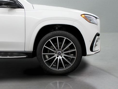 Used 2024 Mercedes-Benz GLS 450 4MATIC image 47