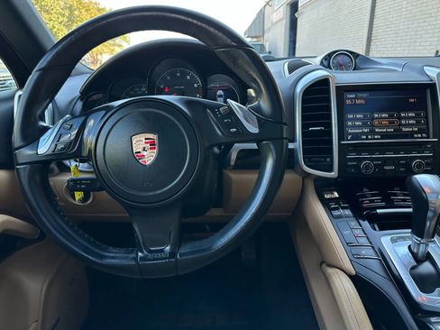 Used 2014 Porsche Cayenne Platinum Edition image 28
