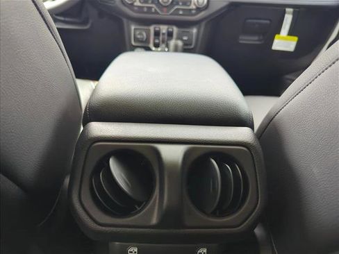 Used 2026 Jeep Gladiator Mojave AWD/4WD image 17