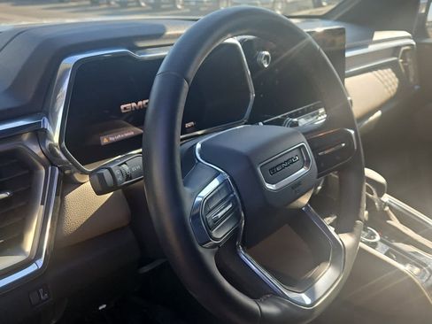 Used 2023 GMC Canyon Denali image 2